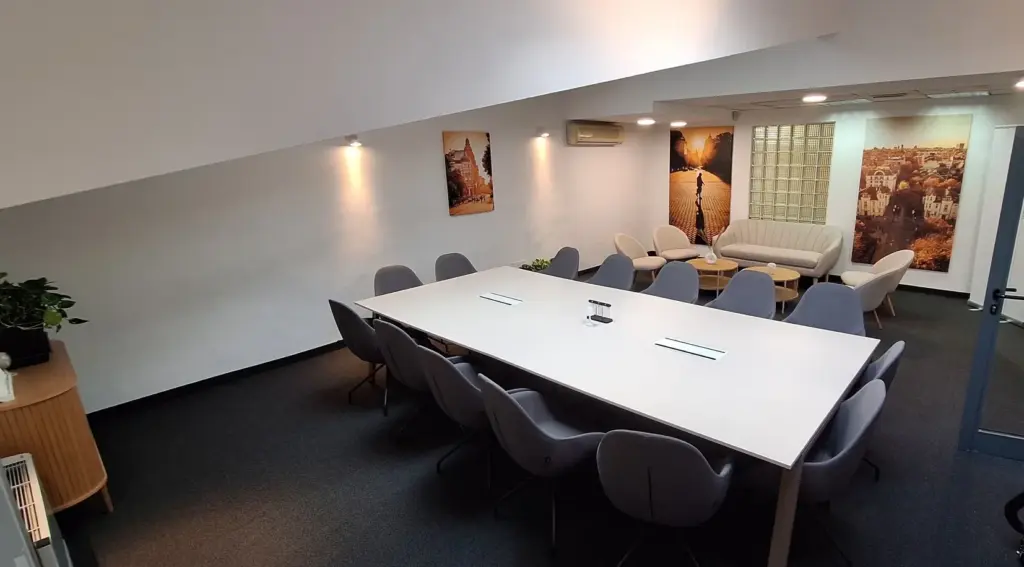 YEPevents Business Room – конферентна маса до 16 души